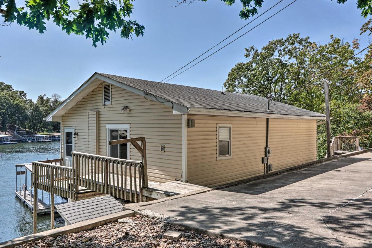 On-The-Water Retreat With Dock Pet Friendly! Βίλα Lake Ozark Εξωτερικό φωτογραφία