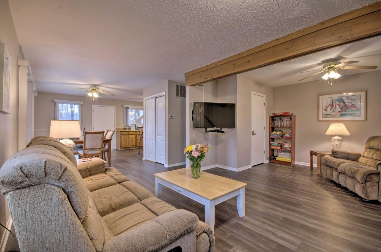On-The-Water Retreat With Dock Pet Friendly! Βίλα Lake Ozark Εξωτερικό φωτογραφία
