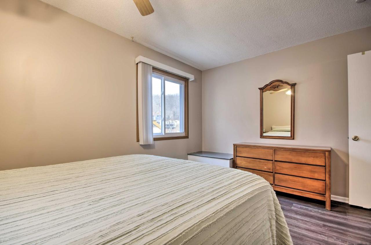On-The-Water Retreat With Dock Pet Friendly! Βίλα Lake Ozark Εξωτερικό φωτογραφία
