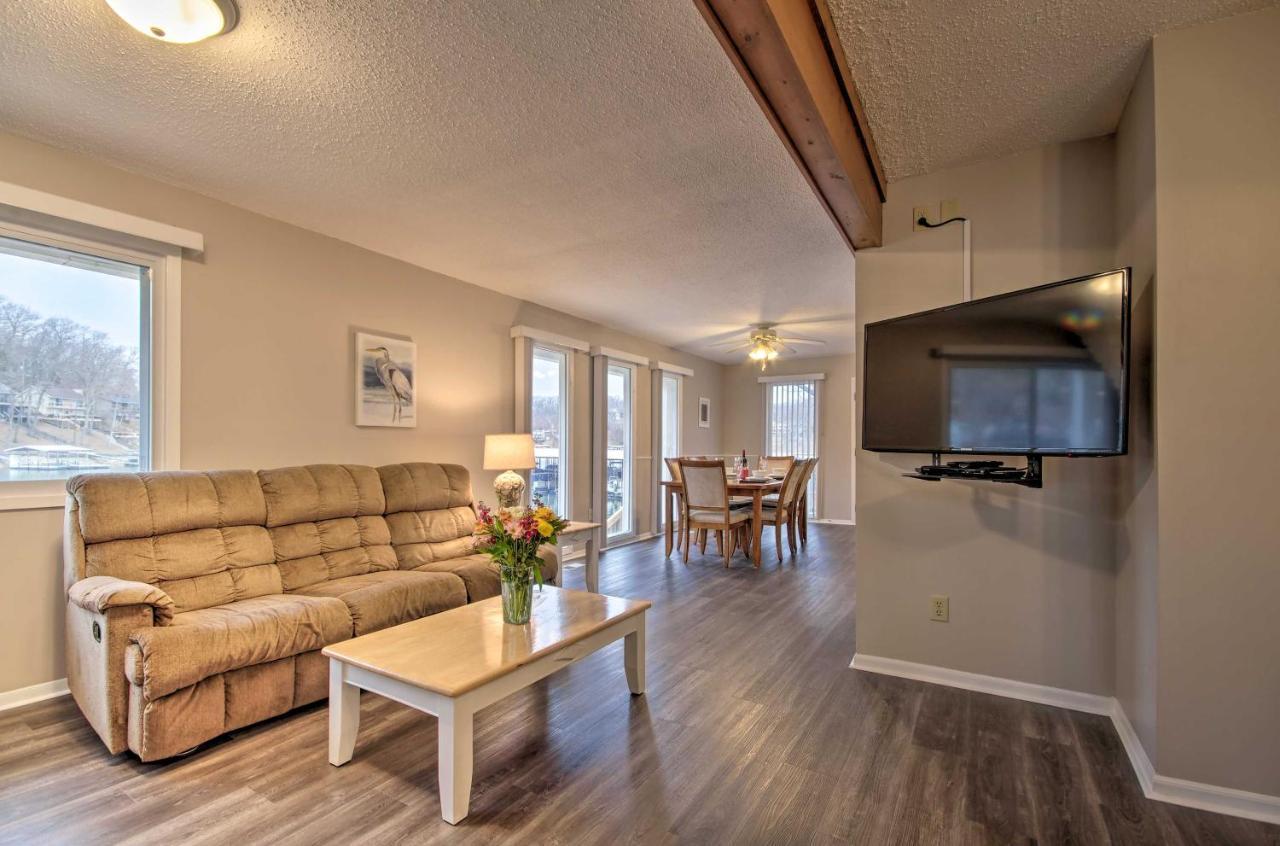 On-The-Water Retreat With Dock Pet Friendly! Βίλα Lake Ozark Εξωτερικό φωτογραφία