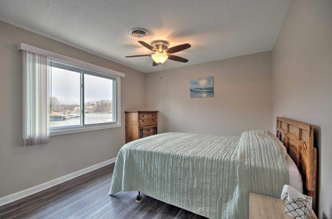 On-The-Water Retreat With Dock Pet Friendly! Βίλα Lake Ozark Εξωτερικό φωτογραφία
